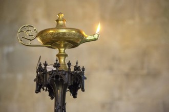 Oil lamp, Changing of the guard at the tomb of the unknown soldier in the chapter house, Monastery