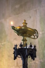 Oil lamp, Changing of the guard at the tomb of the unknown soldier in the chapter house, Monastery