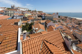 View over the red roofs of Lisbon to the Cathedral SÃ©, Lisbon, Lisbon District, Portugal, Europe,