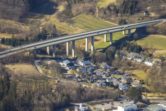Aerial view, motorway bridge Talbrücke Rüblinghausen of the A45 Sauerlandlinie, residential area