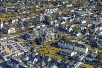 Aerial photograph, Am Hohenstein primary school, Protestant cemetery and war cemetery,