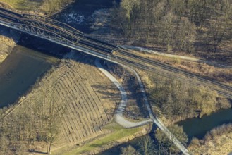 Aerial view, River Ruhr and Obergraben with railway bridge and pedestrian bridge, Wickede, Soester