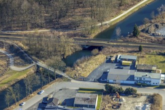 Aerial view, River Ruhr and Obergraben with railway bridge and pedestrian bridge, Wickede, Soester