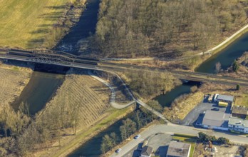 Aerial view, River Ruhr and Obergraben with railway bridge and pedestrian bridge, Wickede, Soester