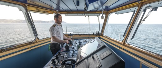MS Polarlys, command bridge, officer on bridge, Honningsvåg, Finnmark, Norway, Scandinavia, Europe,