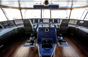 Ship MS Polarlys, command bridge, Honningsvåg, Finnmark, Norway, Scandinavia, Europe, adventure