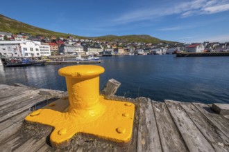 Ship landing stage with bollard, view of Honningsvåg, Finnmark, Norway, Scandinavia, Europe,