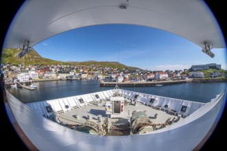 MS Polarlys, ship bow, harbour entrance, Honningsvåg, Finnmark, Norway, Scandinavia, Europe,