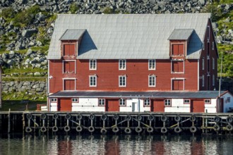 Foldalbruket kystkultursenter, museum, Norwegian house in red colours, jetty, Kjøllefjord,