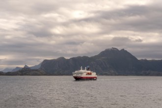 Ship MS Kong Harald, Bolga, Nordland, Norway, Scandinavia, Europe, adventure trip, mountains,