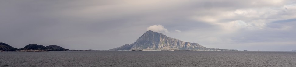 Panoramic photo, mountain, Nordvernes, Nordland, Norway, Scandinavia, Europe, adventure trip,