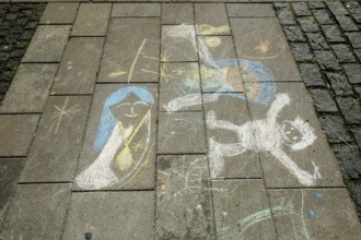 Street painting, chalk paintings on pavement, children's picture, pavement painting, Trondheim,