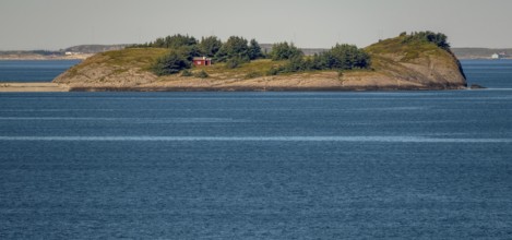 Island with house in the Trondheimfjord, Uthaug, Trøndelag, Norway, Scandinavia, Europe, adventure