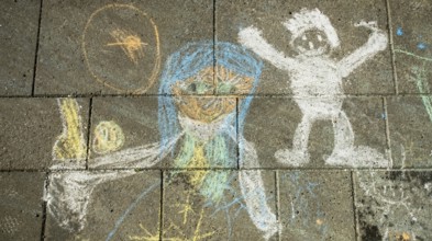 Street painting, chalk paintings on pavement, children's picture, pavement painting, Trondheim,