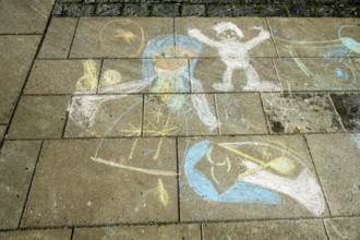 Street painting, chalk paintings on pavement, children's picture, pavement painting, Trondheim,