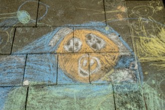 Street painting, chalk paintings on pavement, children's picture, pavement painting, Trondheim,