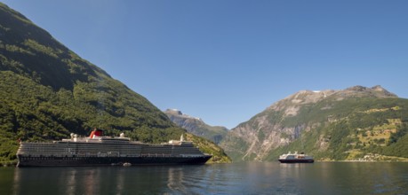 Ship RMS Queen Elizabeth, Geiranger, Møre og Romsdal, Norway, Scandinavia, Europe, adventure