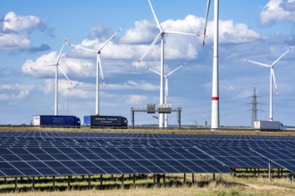 86, 5 MW peak ground-mounted photovoltaic systems, from RWE, with over 141, 000 solar modules, on a