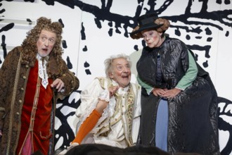Harald Effenberg, Dieter Hallervorden and Dagmar Biener at the photo rehearsal for the play 'Der