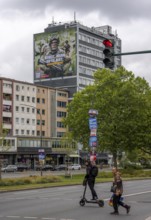 Large-format advertising poster of the German Armed Forces, for recruitment, on a residential