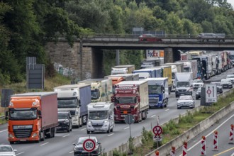 Traffic jam on the A1 motorway, between the Dortmund-Unna junction, A1 A44, and the Kamener Kreuz