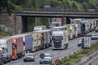 Traffic jam on the A1 motorway, between the Dortmund-Unna junction, A1 A44, and the Kamener Kreuz