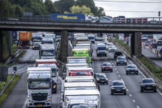 Traffic jam on the A1 motorway, between the Dortmund-Unna junction, A1 A44, and the Kamener Kreuz