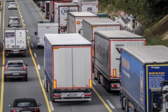 Traffic jam on the A1 motorway, between the Dortmund-Unna junction, A1 A44, and the Kamener Kreuz