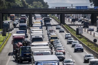 Traffic jam on the A1 motorway, between the Dortmund-Unna junction, A1 A44, and the Kamener Kreuz