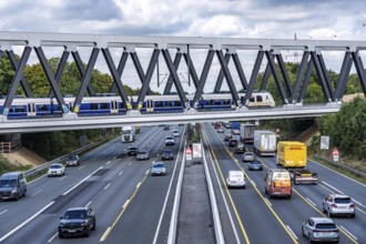 The new railway bridge over the A1 motorway at the Dortmund-Unna motorway junction, steel truss