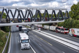 The new railway bridge over the A1 motorway at the Dortmund-Unna motorway junction, steel truss