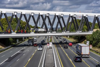 The new railway bridge over the A1 motorway at the Dortmund-Unna motorway junction, steel truss
