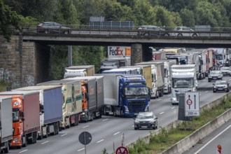 Traffic jam on the A1 motorway, between the Dortmund-Unna junction, A1 A44, and the Kamener Kreuz