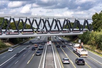 The new railway bridge over the A1 motorway at the Dortmund-Unna motorway junction, steel truss