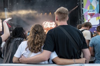 Two festival-goers hugging Shawn Mendes at the Superbloom Festival, Day 2 at the Olympiapark,