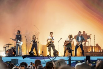 Shawn Mendes with band at the Superbloom Festival, day 2 at the Olympiapark, Munich, 31/08/2025
