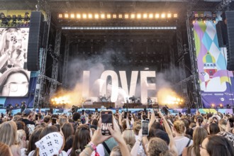 Visitors celebrate with Shawn Mendes at the Superbloom Festival, Day 2 at the Olympiapark, Munich,