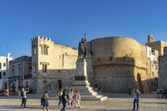 Torre Alfonsina and the Monumento agli Eroi e ai Martiri Otrantini del 1480 in front of the