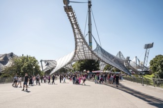Festival visitors waiting for admission to the Superbloom Festival, day 2 at the Olympiapark,