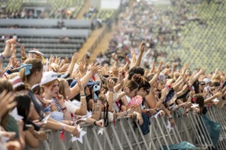 Festival visitors celebrate with the band 01099 at the Superbloom Festival, day 2 in the
