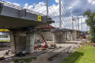 New construction of the second motorway bridge Neuenkamp of the A40, over the Rhine near Duisburg,