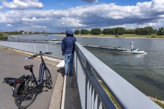 Cargo ships on the Rhine near Duisburg, in the background the Friedrich-Ebert-Bridge between