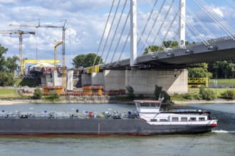 New construction of the second motorway bridge Neuenkamp of the A40, over the Rhine near Duisburg,