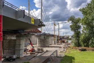 New construction of the second motorway bridge Neuenkamp of the A40, over the Rhine near Duisburg,