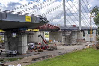 New construction of the second motorway bridge Neuenkamp of the A40, over the Rhine near Duisburg,
