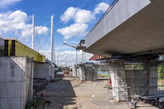 New construction of the second motorway bridge Neuenkamp of the A40, over the Rhine near Duisburg,