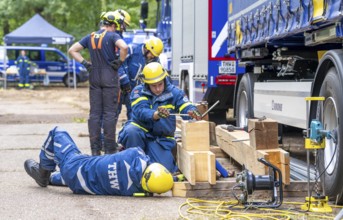 Preparation work for the construction of a facade support, a building in danger of collapsing, with