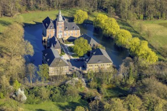 Aerial view, Schloss Sandfort, also Haus Sandfort, moated castle and moat, Olfen-Kirchspiel, Olfen,