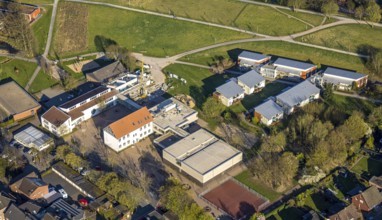 Aerial photo, Wieschhofschule primary school with construction site, moated castle retirement home,