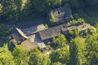 Aerial view, old dilapidated housing and new building project between golf course and Duisburger